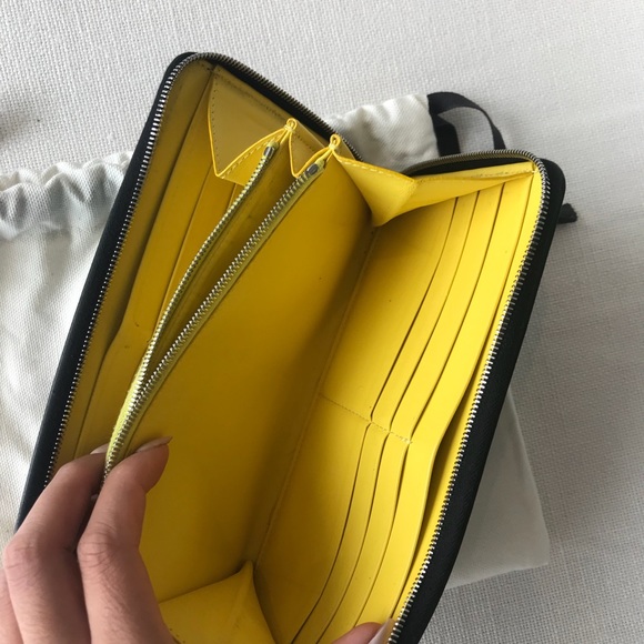 Celine calfskin large lip around multifunction - Picture 6 of 8